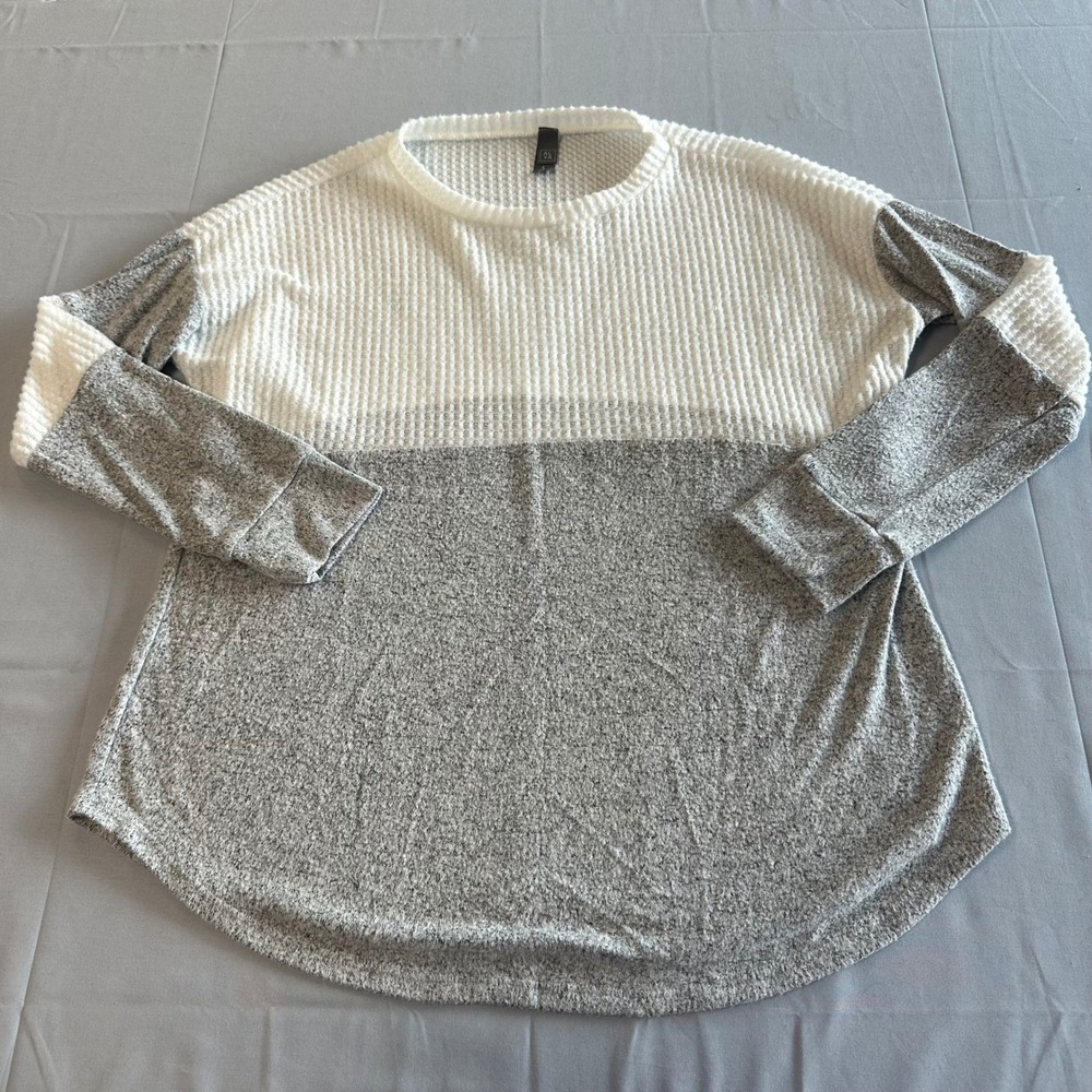 ALYA‎ Women Gray White Colorblock Waffle Knit Top Relaxed Fit Crew Neck